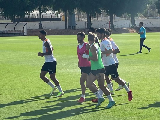 Gayà se entrena con el grupo