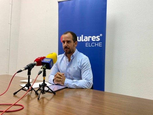 El PP de Elche busca las cosquillas del PSOE con la edil de Transparencia y duda de su declaración de bienes
