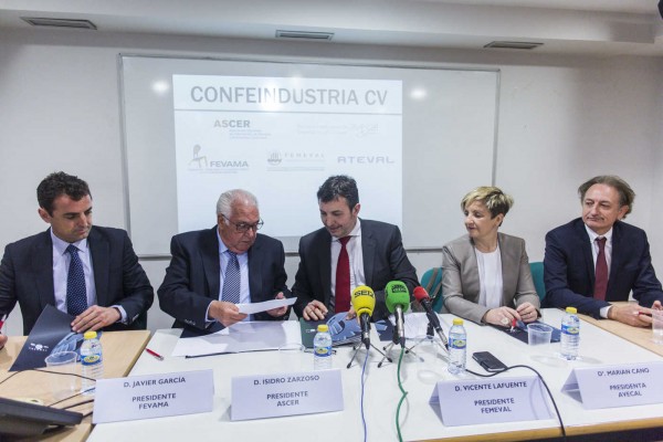 Confeindustria no obligará a sus miembros a pertenecer a la CEV y admitirá empresas asociadas