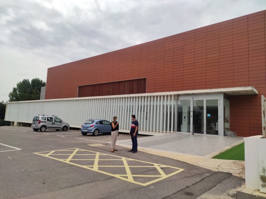 Vall d'Alba instalará placas fotovoltaicas en viviendas tuteladas y el gimnasio municipal