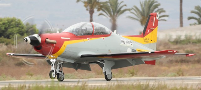 La AGA de San Javier recibe a los dos primeros aviones PC-21 que jubilarán a los reactores C-101