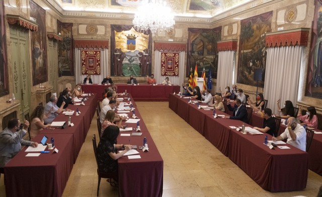 La Diputación acuerda pedir la reforma de la Ley de Costas en un pleno con tintes preelectorales