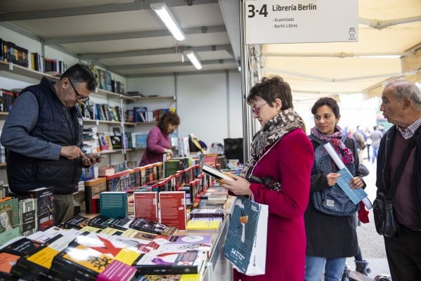 La Fira del Llibre se rearma con un ciclo de conciertos y homenaje a Brines