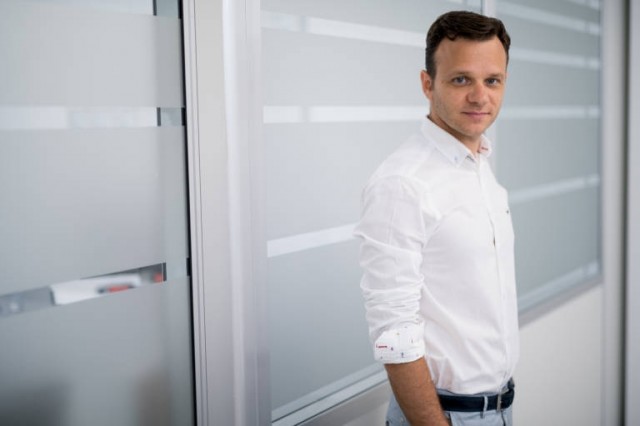 Invext, de la familia Royo, vende su participación en la firma de platos de ducha Fiora