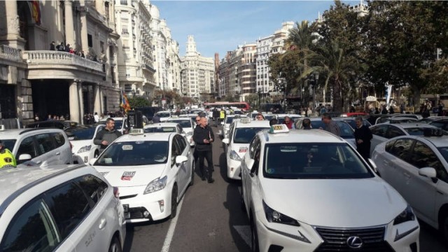 Una regulación de los VTC por y para los taxistas