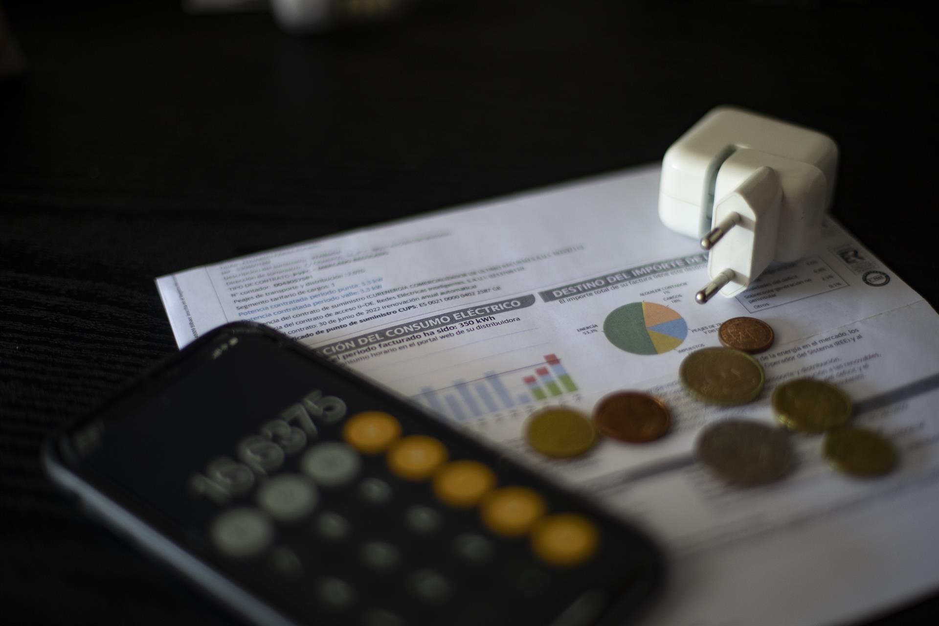 El precio de la luz marca este lunes un nuevo récord: 154,16 euros/MWh
