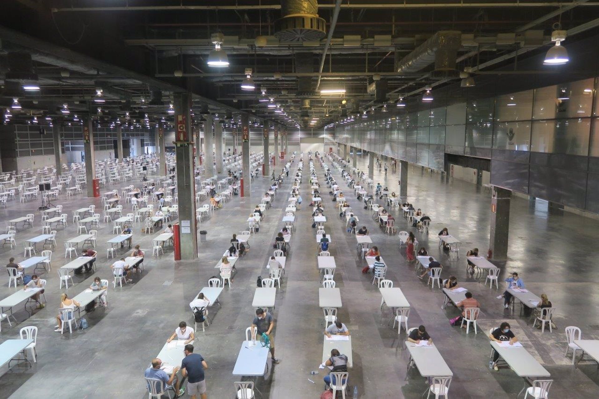 Más de 18.000 personas se examinan en la Comunitat para cubrir 473 puestos fijos en Correos
