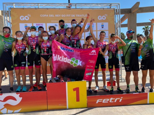 Los hermanos Navarro hacen podio en el Nacional de talentos con el Saltoki Trikideak en Roquetas