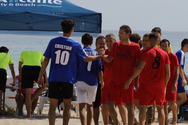 Centenares de asistentes a la primera jornada de la 'Costa Blanca Beach Games'