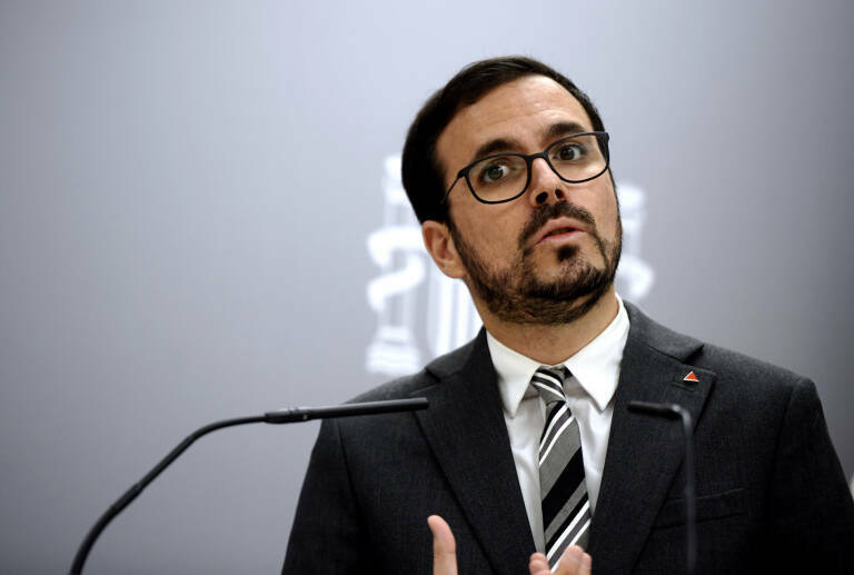 El ministro de Consumo pide al Gobierno una reforma del mercado de energía para abaratar la luz