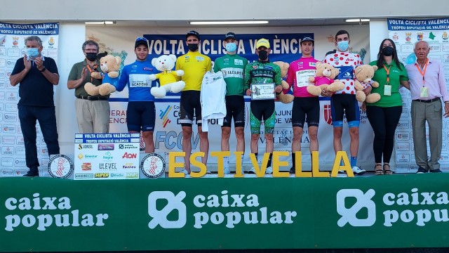 José David Martínez bate a Benjamí Prades
en el sprint de Estivella 