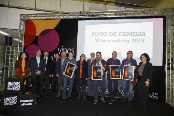 Alfonso Mira, primer premio 'Winecanting' a la mejor promoción Vinos de Alicante