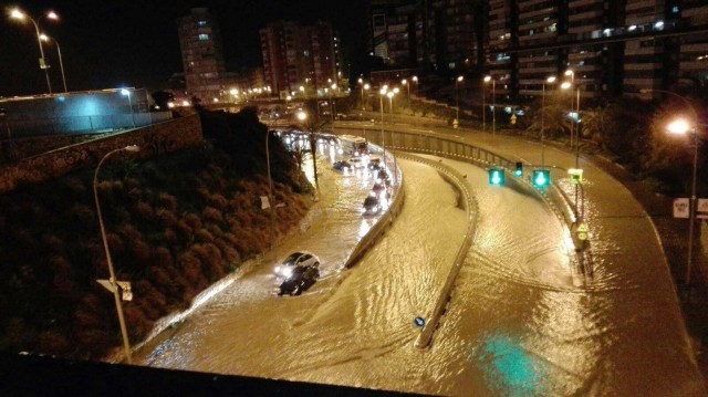 El temporal causa inundaciones en Alicante y suspende las clases en San Vicente y El Campello