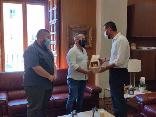 Elche es la primera ciudad de la Comunidad Valenciana en adherirse a la Red de Municipios Orgullosos 