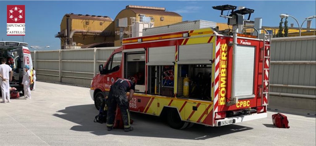 Un trabajador de 23 años muere al caer en un silo de tierra en una empresa cerámica de Onda