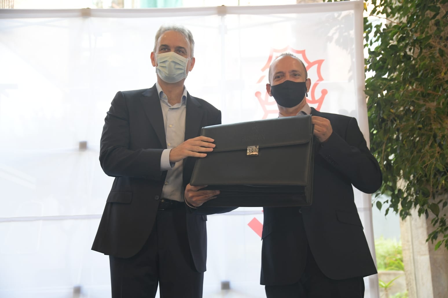 Illueca promete el cargo de vicepresidente segundo y conseller de Vivienda

