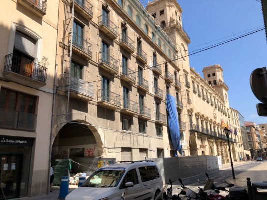 Corisa y Eurostars despejan el futuro de su hotel de lujo en Alicante tras integrar los bajos comerciales