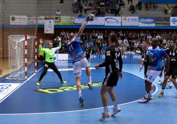 El Benidorm busca encarrilar la eliminatoria ante el Bidasoa
