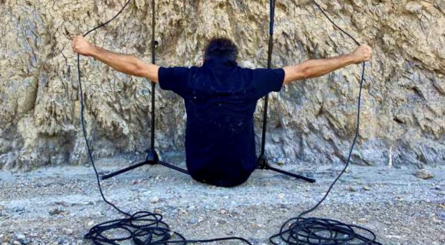 Mantras contra los miedos: Abraham Hurtado invita a la improvisación en el Cuartel de Artillería