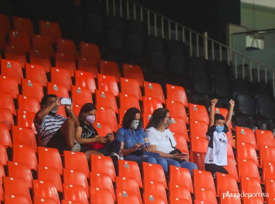 Y la afición del Valencia le marca una goleada a Meriton