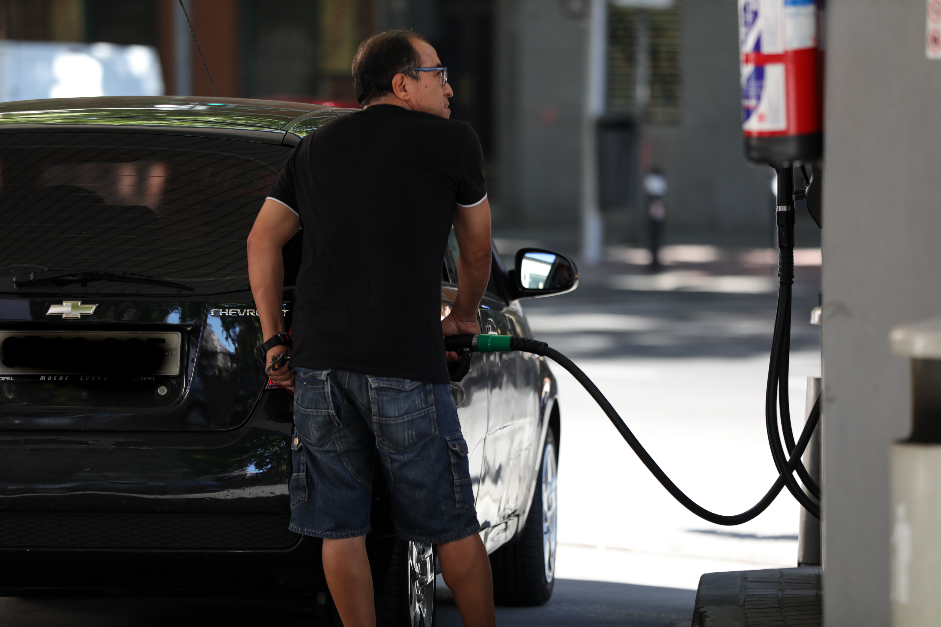 El precio de la gasolina marca máximos desde finales de julio de 2014 tras encarecerse un 0,5%