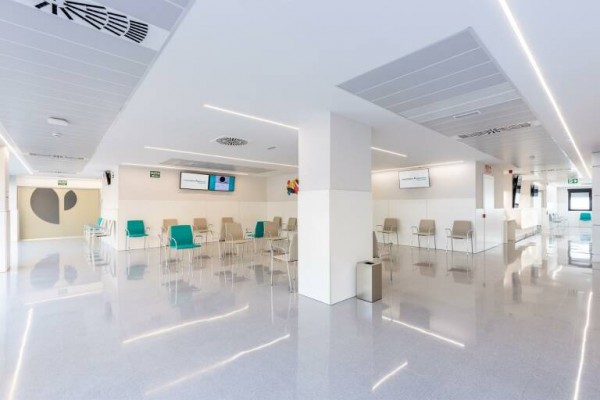 Quirónsalud abre un centro médico con más de 25 especialidades junto al Mercado de Colón