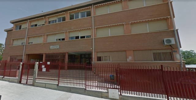 La oposición de Elche aprovecha el primer borrón del curso escolar: cierre del Ausiàs March el día antes de las clases