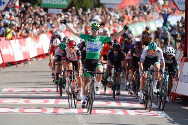 Jakobsen se regala un triplete en su 25 aniversario y Eiking sigue líder
