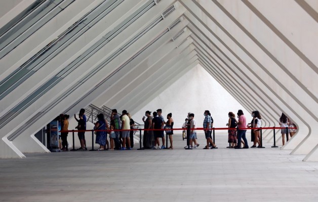 Casi 9.000 valencianos acuden a vacunarse en el primer día de inmunización sin cita previa
