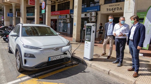Benidorm aumenta los puntos de recarga de vehículos eléctricos y facilita su uso con una ‘app’

