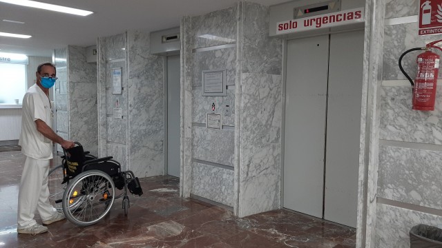 El Hospital General de Elche finaliza la renovación de sus ascensores con más de un millón de euros