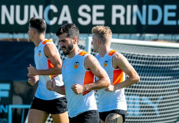 Bordalás ensaya con Lato y Foulquier a la espera de la decisión con Gayà 