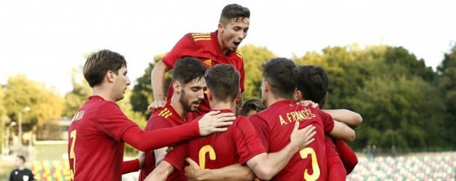 Yeremy Pino vuelve a marcar con la 'Rojita' que se lleva la victoria en Vilna