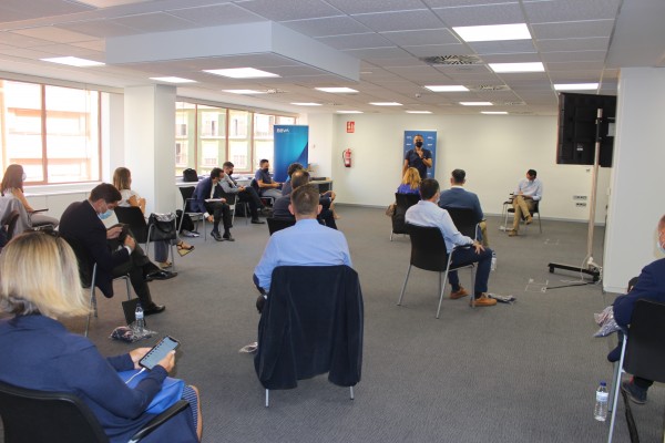 BBVA arranca su actividad con una reunión
presencial de su equipo directivo en Alicante