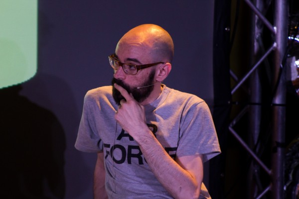 Eloy Fernández Porta presenta 'Las aventuras de Genitalia y Normativa' en la librería 80 Mundos