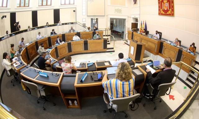 Los grupos políticos de la Diputación de Alicante acuerdan ampliar los plazos de +Cerca y +Deportes 