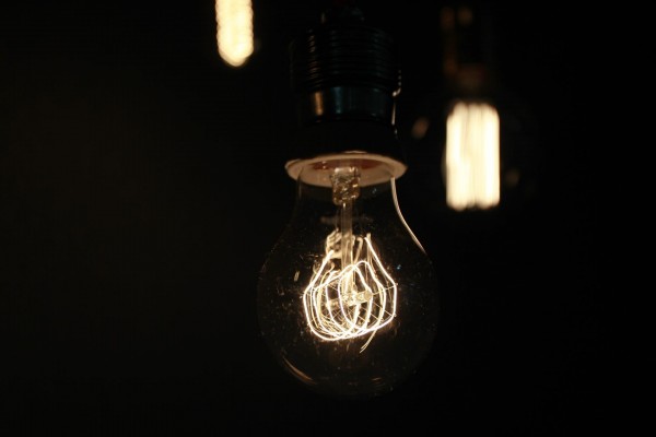 El precio de la luz subirá este miércoles hasta 135,65 euros por MWh