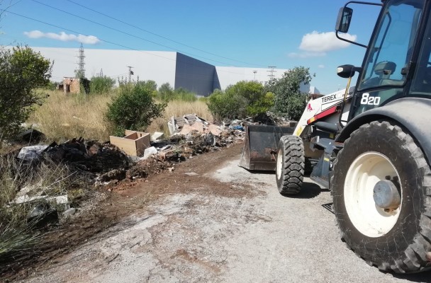 Vila-real retira 30 toneladas de residuos de seis vertederos ilegales