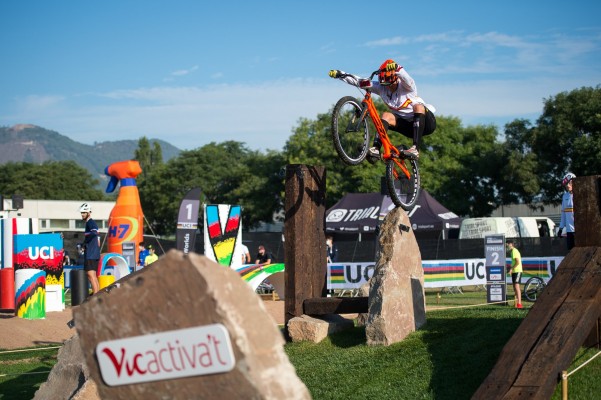 El cartagenero Daniel Cegarra gana el título mundial júnior de trialbici en Vic