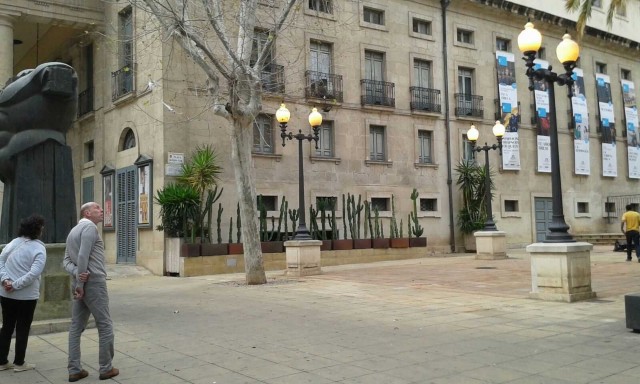 El grupo El Portal desmantela la polémica terraza del Teatro para abrir otra 'de excelencia' 