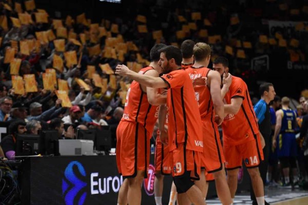 Valencia Basket golpea primero y se queda a un paso de la final