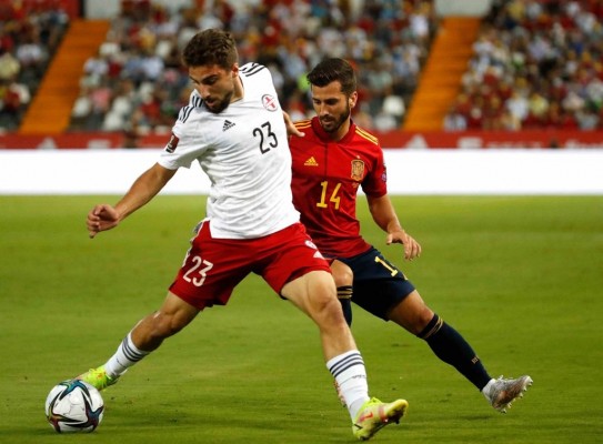 José Luis Gayà abandona por precaución la concentración y regresa a Valencia
