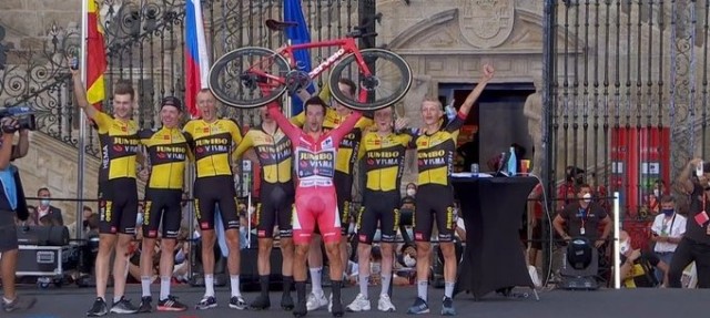 El esloveno Roglic rubrica su tercera Vuelta con una exhibición en la crono