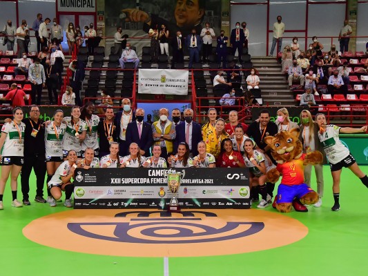 El CBM Elche se corona con la Supercopa
