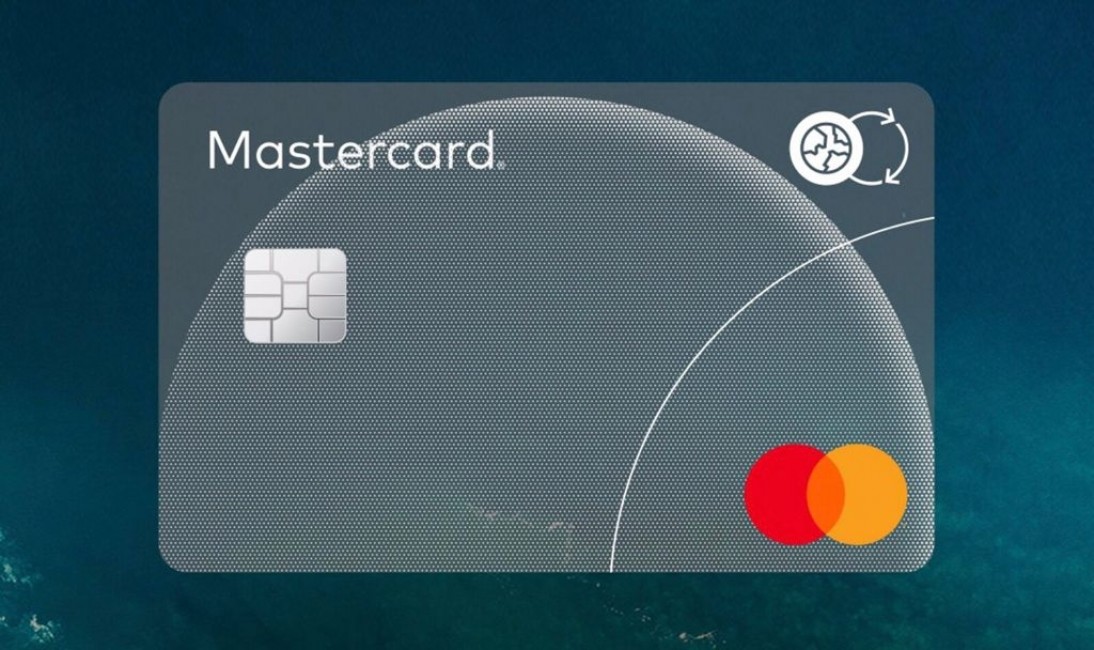 Tarjeta sostenible certificada por Mastercard. Foto: MASTERCARD - 