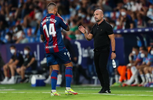 Mustafi y la indefinición de los centrales de Paco López