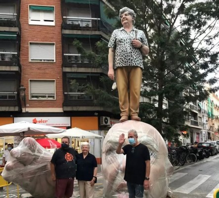 La abuela dibujante que conquistó Disney y arrasa en Instagram se hace ninot
