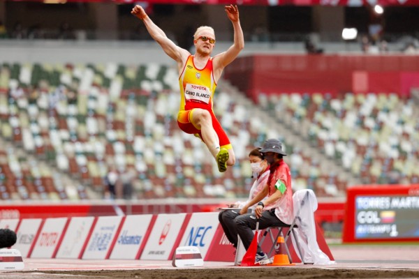 Iván Cano vuela por la plata paralímpica