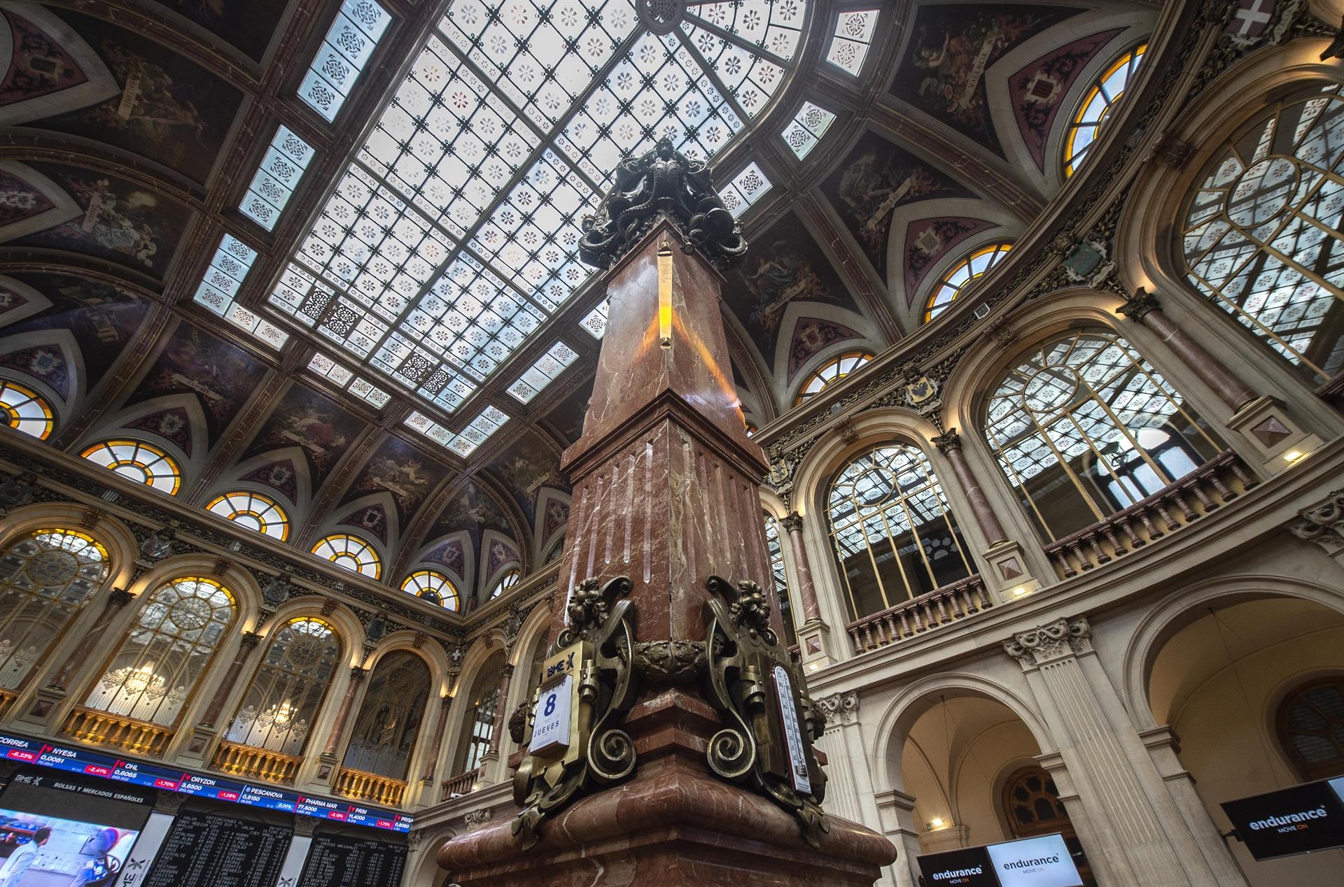 El Ibex pierde los 8.900 puntos y cae un 0,6% en la semana, tras el dato del paro en EE.UU