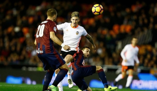 Santi Mina tampoco estará en el Camp Nou